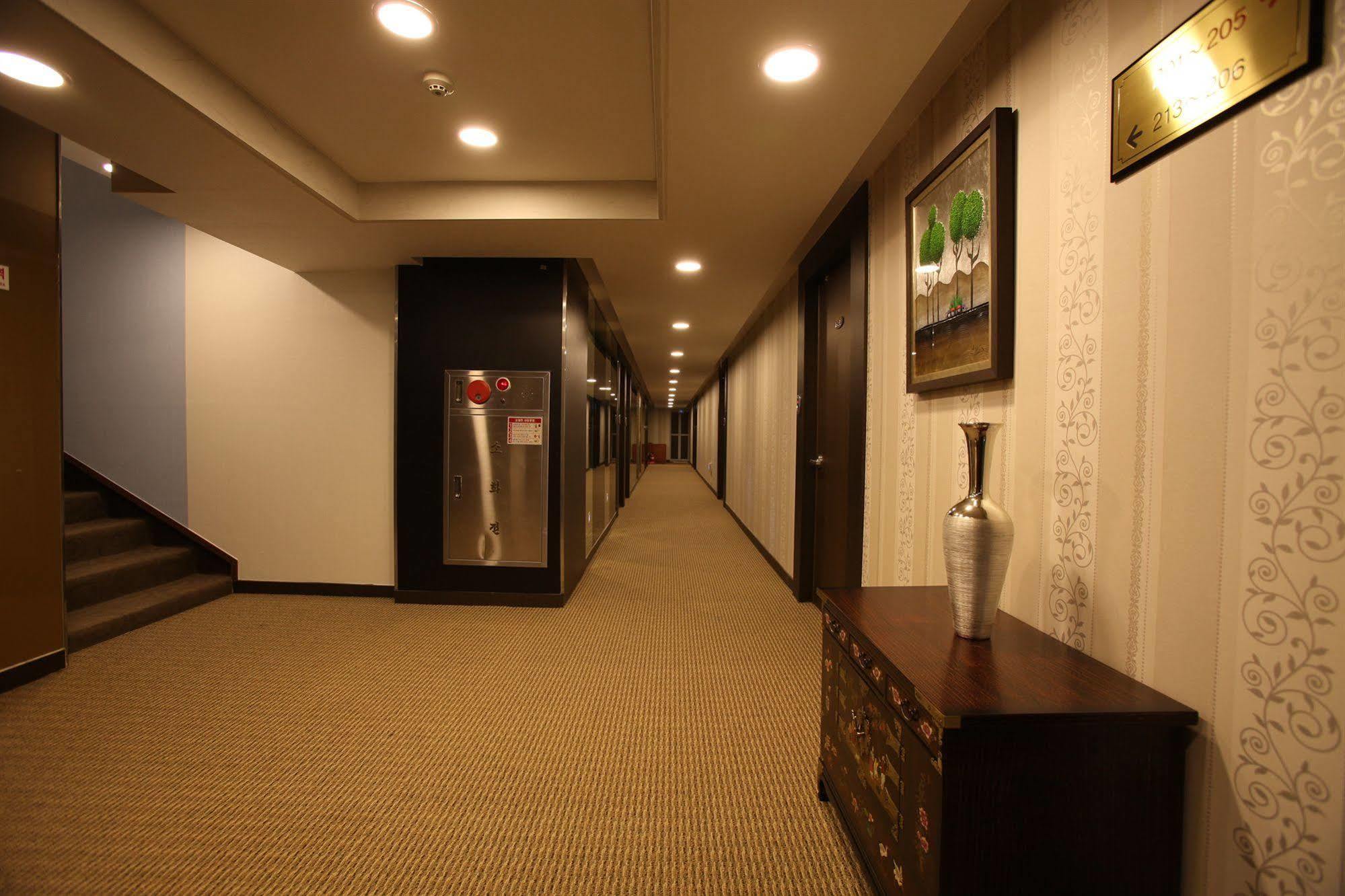 Hill House Seoul Myeongdong Hotel ภายนอก รูปภาพ